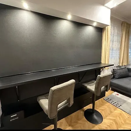 87 Апартамент *